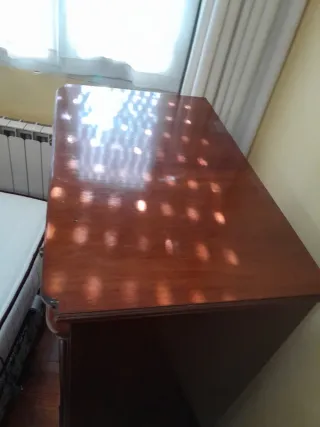 Cómoda de madera con 7 cajones