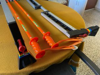 Portaesquís de coche & Bastones de esquí de regalo