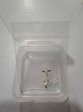 Pendientes de perla con diseño sencillo