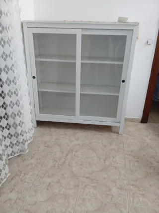 Vitrina armario madera y cristal Urge por mudanza