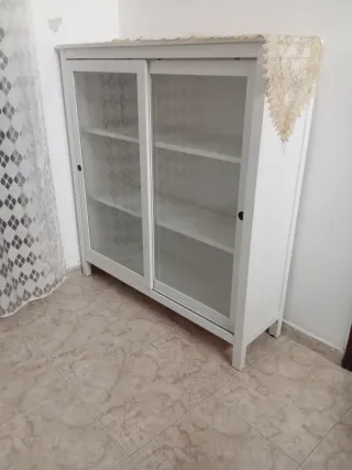 Vitrina armario madera y cristal Urge por mudanza