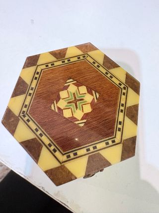 Caja joyero octogonal de madera