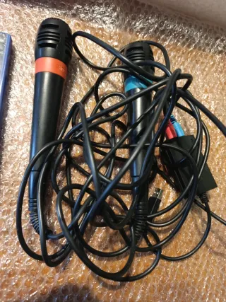 Juego SingStar PS2 + 2 Micrófonos