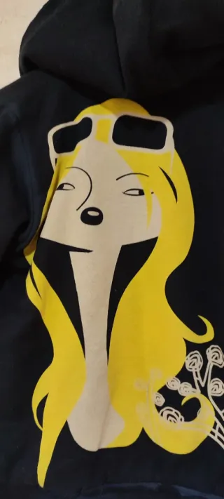 Chaqueta Polar Negra con Capucha Forrada de CUSTO