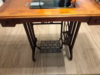 Máquina de coser Alfa antigua