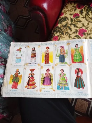 Álbum Maga Trajes Típicos del Mundo