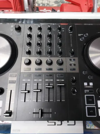 Controlador DJ Traktor Kontrol S3