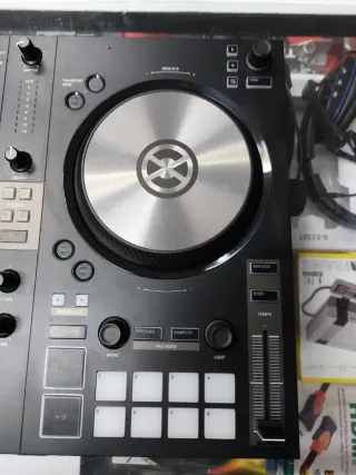 Controlador DJ Traktor Kontrol S3
