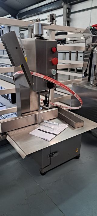 Sierra de huesos nueva con garantía