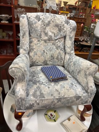 Sillón tapizado tela gris y beige