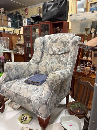 Sillón tapizado tela gris y beige