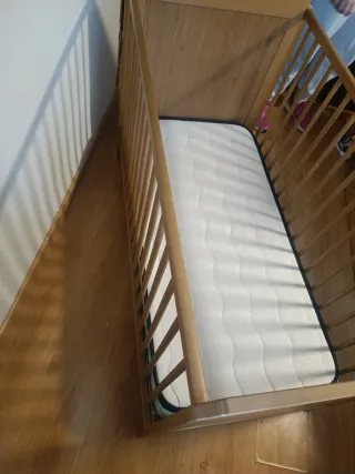 Cuna de madera para bebé