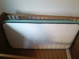 Cuna de madera para bebé