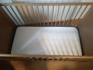 Cuna de madera para bebé