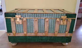 Baúl antiguo decorativo