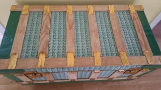 Baúl antiguo decorativo