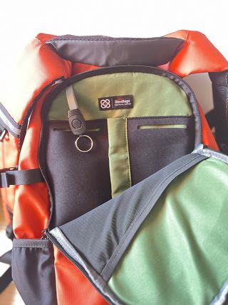 Mochila Stivibags Antirrobo negro Naranja