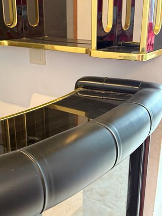 Mueble Barra Bar con Vidriera Negra y Dorada