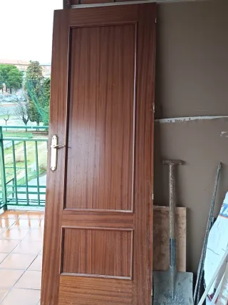 Puerta madera maciza