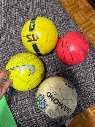 Confezione da 4 Palloni Calcio e Pallacanestro