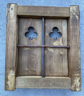 Finestrella decorativa in legno intaglio fiori