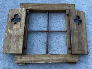 Finestrella decorativa in legno intaglio fiori