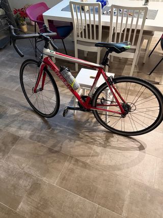 Bicicleta de Carretera Trek Roja