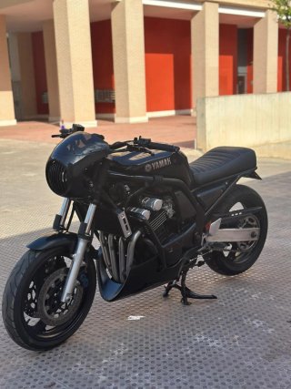 Yamaha FZS 600cc homologada.
