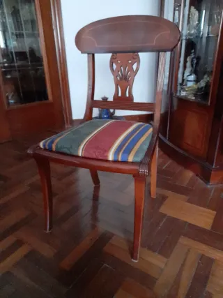 Sillas de comedor de madera y tela