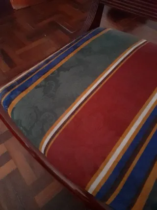 Sillas de comedor de madera y tela