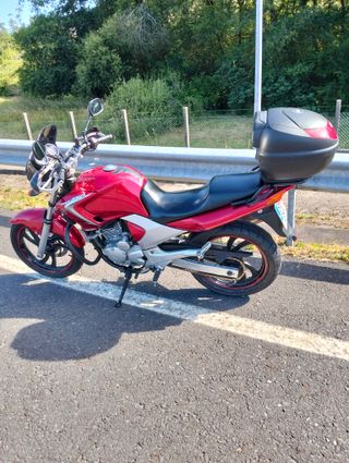 Yamaha YBR 250 Roja