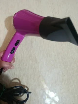 Secador de pelo morado