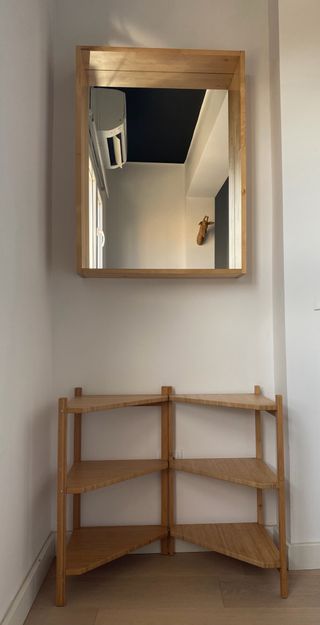 Espejo y Estanterías de Madera Ikea