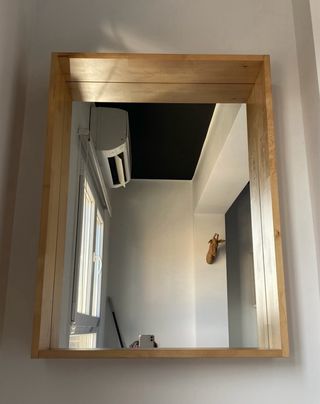 Espejo y Estanterías de Madera Ikea