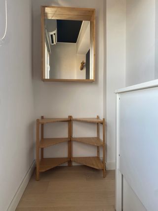 Espejo y Estanterías de Madera Ikea