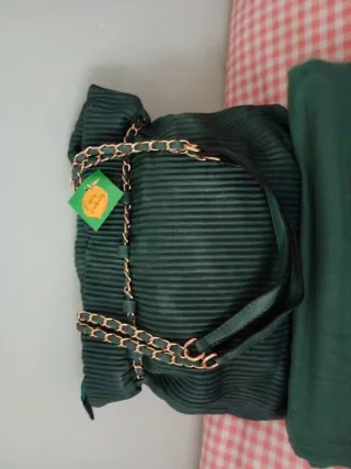 Bolso y fular verde sin estrenar