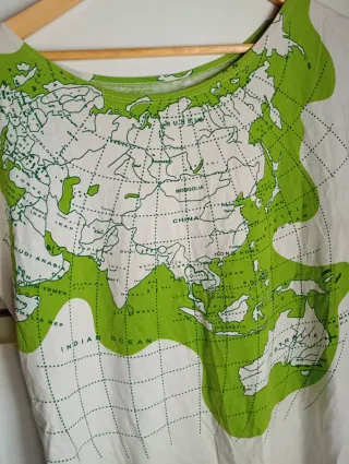 Blusa con estampado de mapa