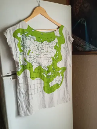 Blusa con estampado de mapa