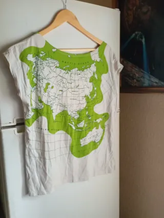 Blusa con estampado de mapa