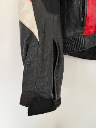 Chaqueta de piel con protecciones