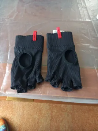Guantes sin dedos negros