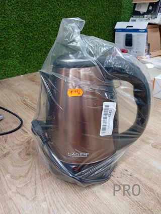 Hagen - Hervidor eléctrico compacto de acero inoxidable.