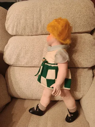 Muñeca antigua con caja