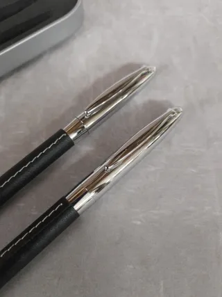 Set de Bolígrafo  y roller en estuche a estrenar