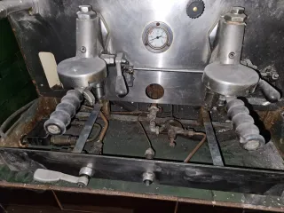 Cafetera industrial FAEMA + molino