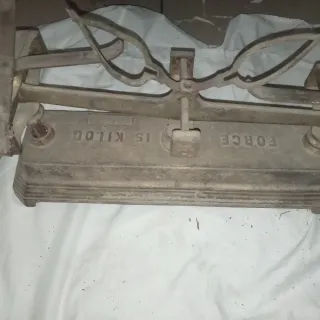 Báscula antigua de hierro