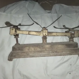 Báscula antigua de hierro