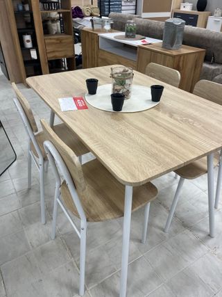 NUEVO!! CONJUNTO MESA Y SILLAS EN OFERTA