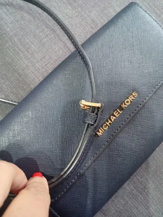 Bolso bandolera Michael Kors negro y dorado