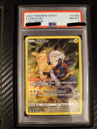 Carta Pokémon Pikachu SWSH Lost Origin TG05 PSA8